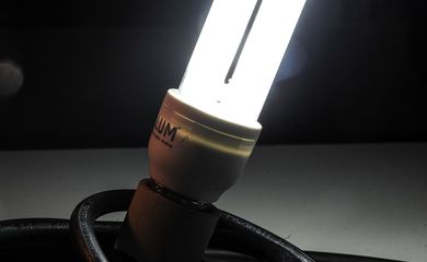 Lâmpadas fluorescentes  (Marcello Casal Jr/Agência Brasil)
