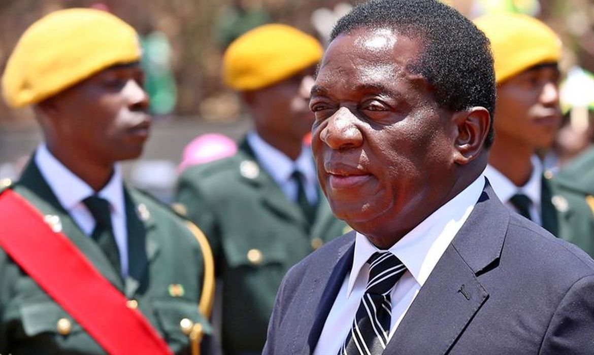 Emmerson Mnangagwa era vice-presidente de Robert Mugabe