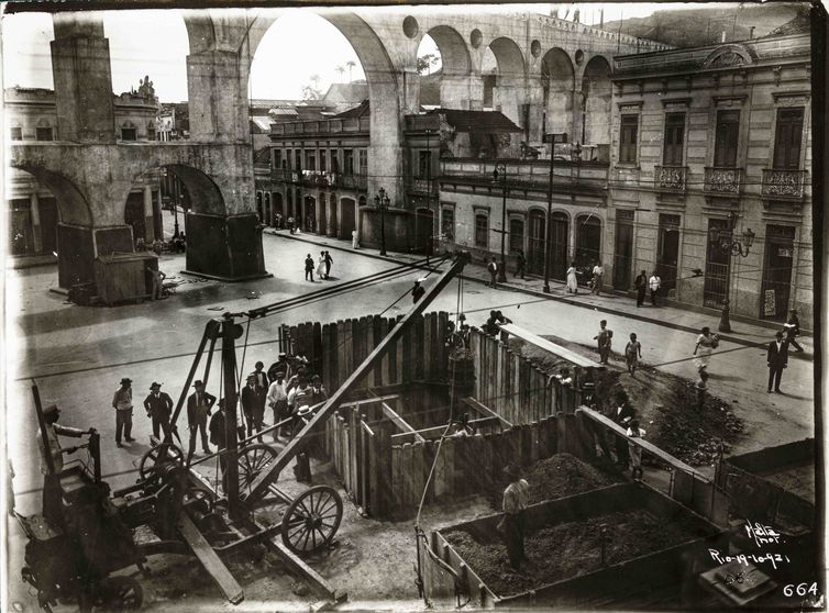 Arcos da Lapa- Exposições que mostram as mudanças no Rio de Janeiro no início do século 20. Foto: Reprodução Arquivo Light/Thiago Barros