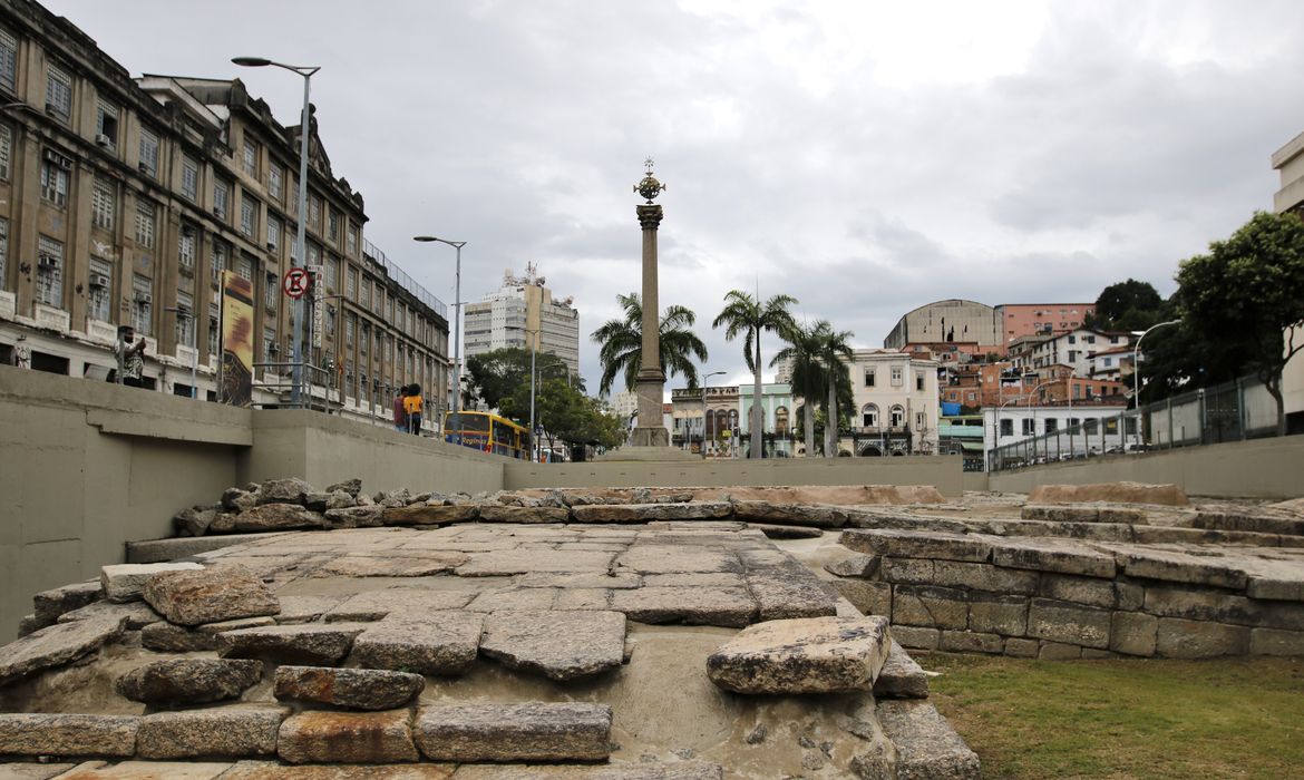  Sítio arqueológico Cais do Valongo e Cais da Imperatriz, na região portuária do Rio