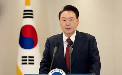 Presidente da Coreia do Sul, Yoon Suk Yeol, discursa no gabinete presidencial em Seul
12/12/2024 Gabinete Presidencial da Coreia do Sul/Divulgação via REUTERS