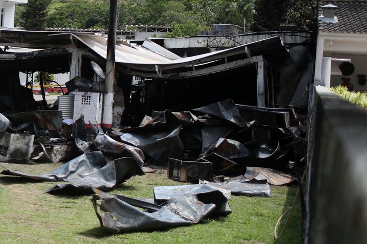 Centro de treinamento presidente George Helal, conhecido com Ninho do Urubu, é utilizado pela equipe de futebol do Flamengo. Foto da área destruída no centro de treinamento do Flamengo após incêndio.