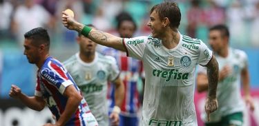 O Palmeiras venceu o Bahia por quatro a dois em Salvador