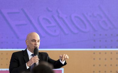 O presidente do Tribunal Superior Eleitoral, Alexandre de Moraes, durante coletiva de imprensa no Centro de Divulgação das Eleições.