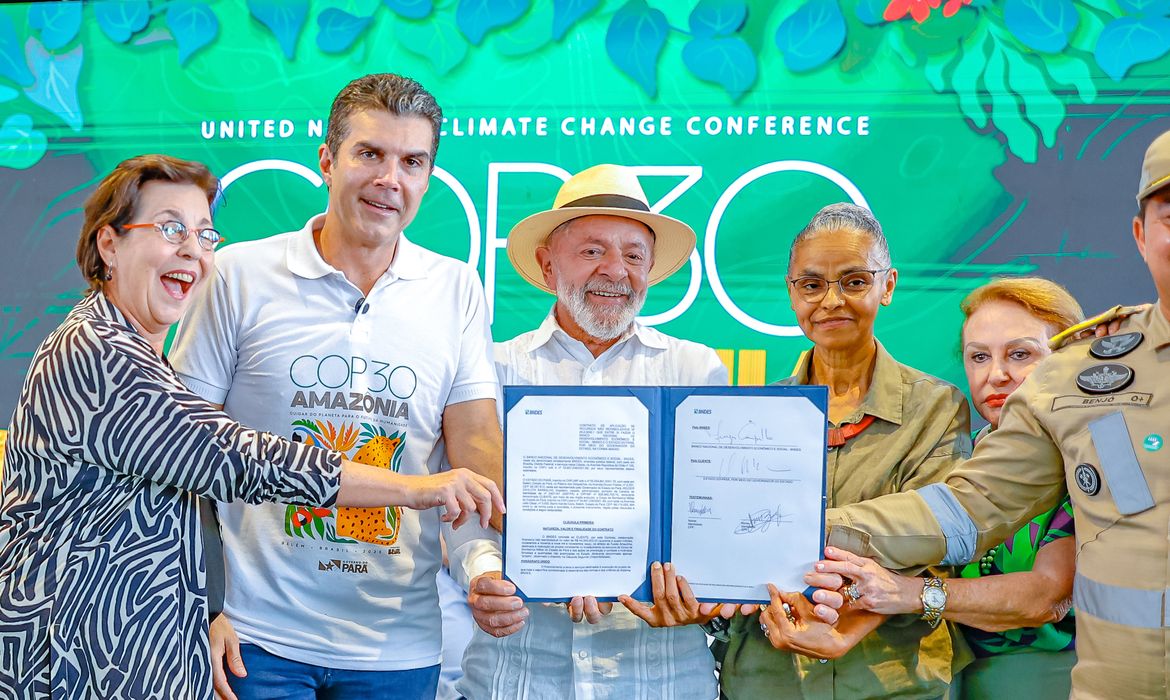 Belém (PA), 14/02/2025 - Presidente da República, Luiz Inácio Lula da Silva acompanhado do governador do Pará Helder Barbalho e da ministra do Meio Ambiente Marina Silva, durante Cerimônia de divulgação dos investimentos do Governo Federal para a COP30 e seu legado, realizado no Mercado São Brás. Foto: Ricardo Stuckert/PR