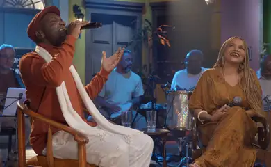 Rio de Janeiro (RJ) 01/08/2025 - Teresa Cristina recebe Vidal Assis para homenagear Elton Medeiros no Samba na Gamboa, da TV Brasil. Foto: TV Brasil