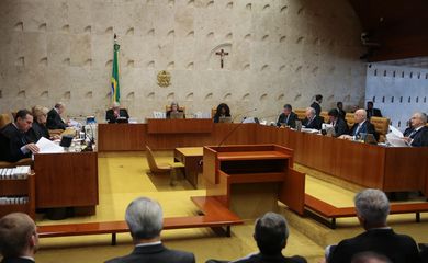Brasília - O Supremo Tribunal Federal faz sessão plenária  para julgar a liminar de autoria do ministro Marco Aurélio Mello, que determina o afastamento de Renan Calheiros, da presidência do Senado (José Cruz/Agência Brasil)