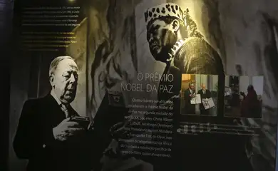 Exposição Centenário Mandela, no Palácio Itamaraty. A mostra apresenta a trajetória do ativista (Nelson Mandela) que combateu o regime do apartheid e tornou-se o primeiro presidente negro da África do Sul.