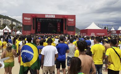 Mesmo antes da bola rolar, torcedores que chegavam para acompanhar a partida nos telões instalados na fan fest de Copacabana demonstravam otimismo