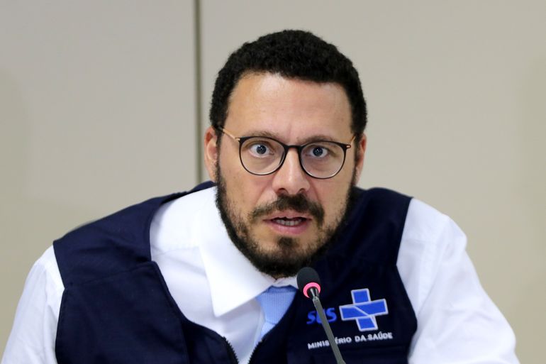 O diretor do Departamento de Vigilância das Doenças Transmissíveis, Júlio Henrique Rosa Croda,durante divulgação de dados atualizados sobre a situação do novo coronavírus no país