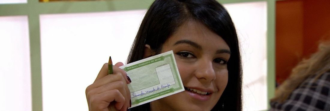 Fernanda tem dezesseis anos e vai pela primeira vez às urnas