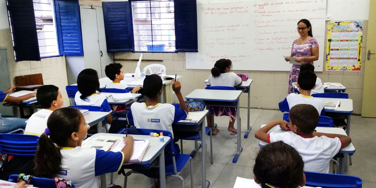 Só metade das escolas públicas têm projetos antirracistas, aponta ONG