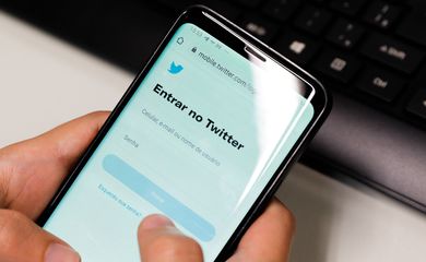 Uso de redes sociais em telefones smartphone