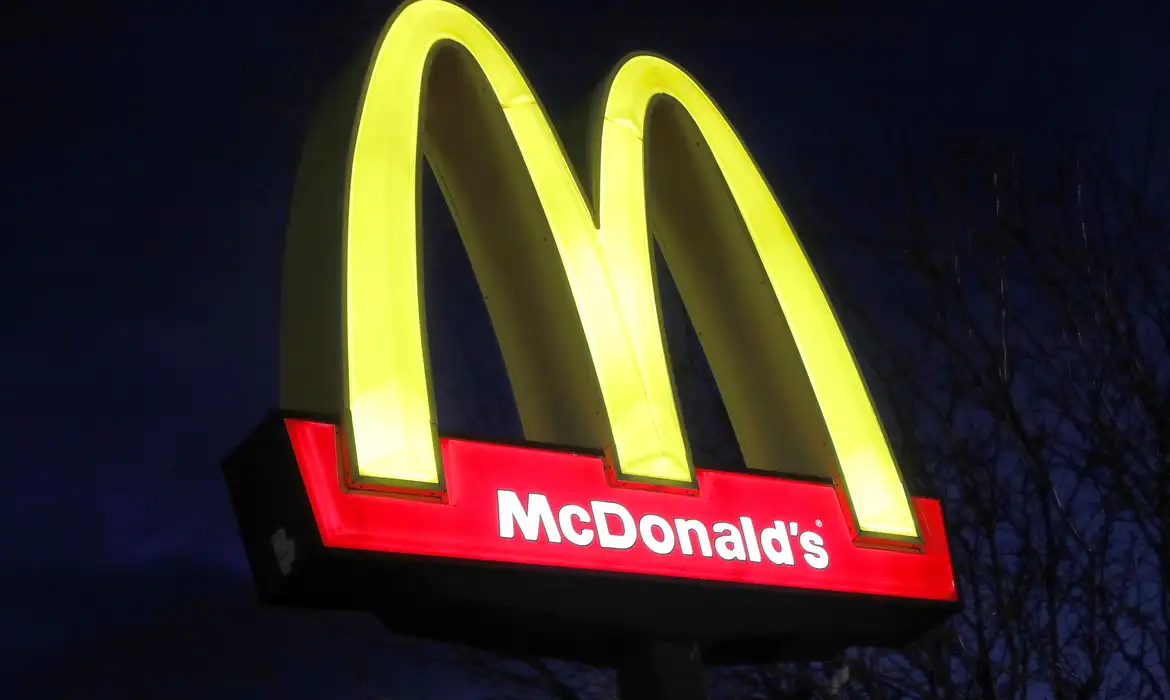 Surto de bactéria relacionado ao McDonald’s mata uma pessoa nos EUA
