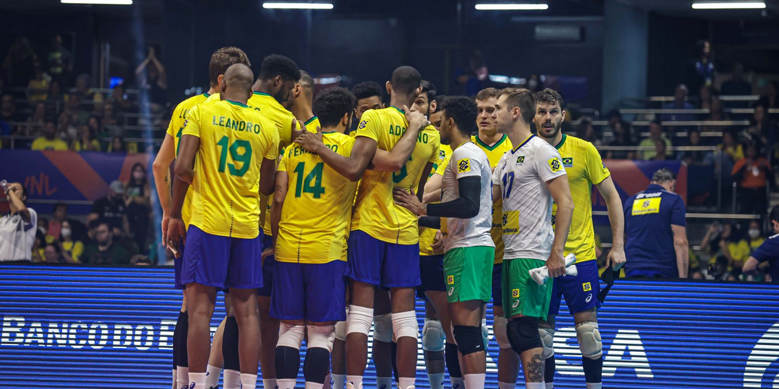 Seleção masculina de vôlei vence Cuba no tie-break e vai direto