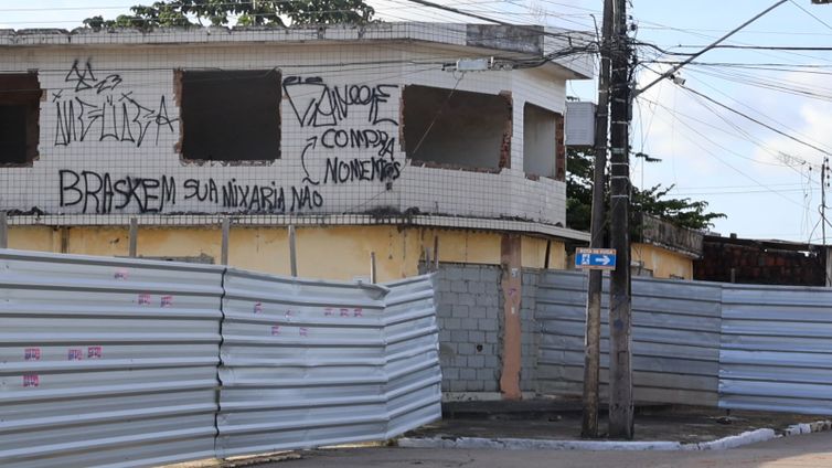 Brasília (DF) 25/02/2025 - Caso Braskem: impacto social abala também áreas vizinhas, revela filme.Mineradora garante que obras de revitalização serão concluídas
Frame Ainda há moradores aqui/Divulgação