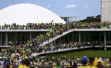 08.01.2023-Manifestantes invadem Congresso, STF e Palácio do Planalto.