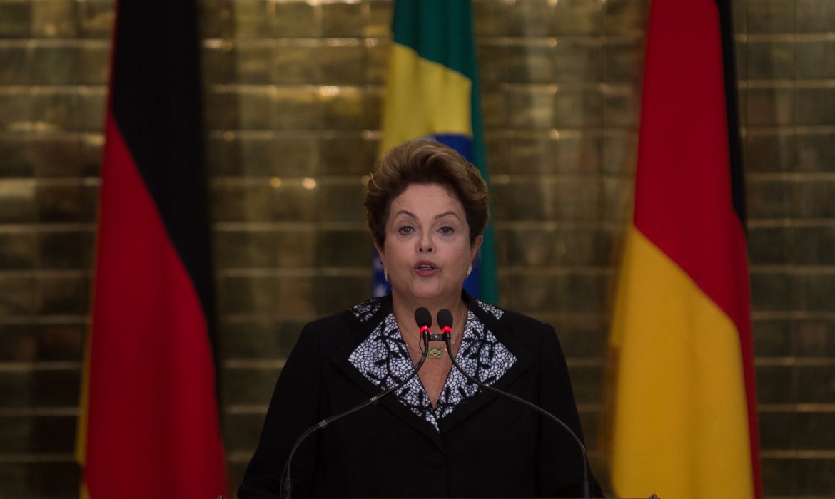 A Presidenta Dilma Rousseff recebe a Chanceler da Alemanha, Angela Merkel, no Palácio da Alvorada.. (Marcelo Camargo/Agência Brasil)