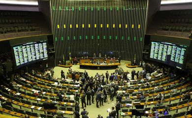 O Congresso Nacional realiza sessão plenária para votar oito vetos presidenciais. 
