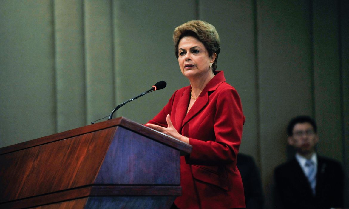 A presidenta Dilma Rousseff participa do encerramento da Cúpula Empresarial Brasil-China, no Palácio do Itamaraty (José Cruz/Agência Brasil)