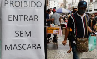 Primeiro dia de flexibilização do uso de máscaras ao ar livre no Estado do Rio de Janeiro.