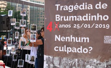 Ato por Memória e Justiça às vítimas de Brumadinho, organizado pelo Instituto Camila e Luiz Taliberti, na Avenida Paulista.