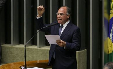 O líder do governo, senador Fernando Bezerra Coelho, durante discurso na sessão do Congresso Nacional