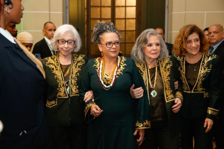 São Paulo 08/11/2025 Ana Maria Gonçalves toma posse na ABL e se torna primeira mulher negra a ocupar cadeira na instituição. Foto: ABL/ Dani Paiva.
