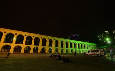 Rio de Janeiro - Arcos da Lapa são iluminados nas cores verde e amarelo como parte da contagem regressiva de 100 dias para o início dos Jogos Olímpicos Rio 2016 (Fernando Frazão/Agência Brasil)
