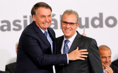 O presidente da República, Jair Bolsonaro e o ministro de Minas e Energia, Bento Albuquerque, durante Solenidade Alusiva aos 400 dias de Governo. 