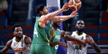 Brasil perde para Camarões, mas se garante nas semifinais do Pré-Olímpico de basquete masculino