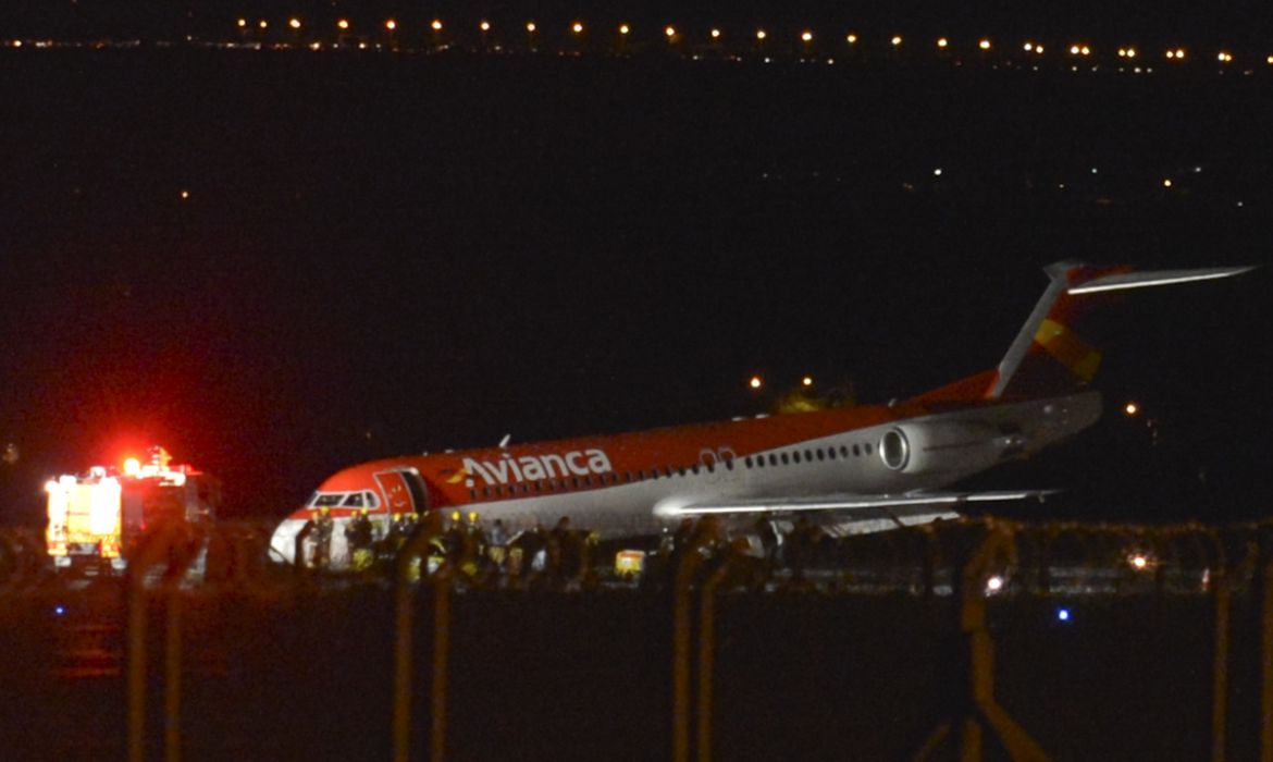 Brasília - Um avião da companhia Avianca fez um pouso forçado no Aeroporto de Brasília (José Cruz/Agência Brasil)