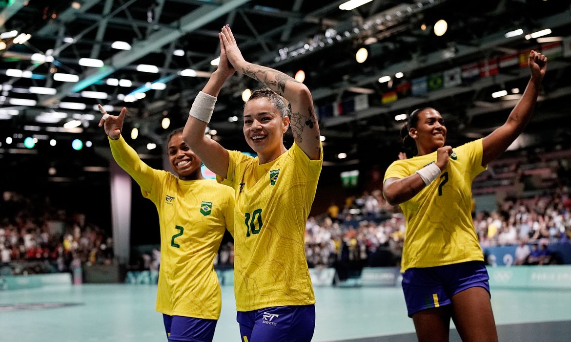 2024.07.25 - Jogos Olímpicos Paris 2024 - Handebol Feminino - Brasil estreia com vitória contra a Espanha com o placar de 29 a 18. Em destaque centralizad a atleta Jessica Quintino. - Foto: Alexandre Loureiro/COB