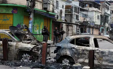Members of the military police special unit patrol a street during a police operation against drug trafficking at the favela do Penha, in Rio de Janeiro, Brazil October 28, 2025. REUTERS/Aline Massuca