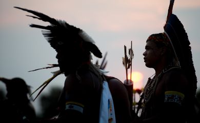 Palmas/TO Índios Pataxó se reúnem em área próxima a Aldeia Okara, onde as etnias brasileiras estão hospedadas ( Marcelo Camargo/Agência Brasil)