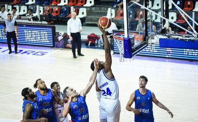 Minas Basquete vence estreia contra Biguá na Champions League de Basquete das Américas, em 14/12/2024