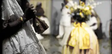 Cerimônia de candomblé em registro da exposição &quot;Sons da Terra: Começo, Meio e Começo&quot;