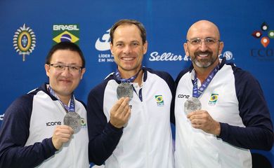 Emerson Duarte, Felipe Wu e Vladimir Silveira conquistam prata na  Pistola de Tiro Rápido 25m, na Copa do Mundo de Tiro Esportivo - Deodoro