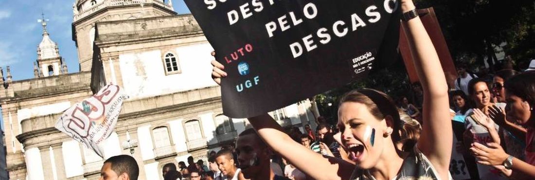 Alunos da Gama Filho e UniverCidade protestam no centro do Rio
