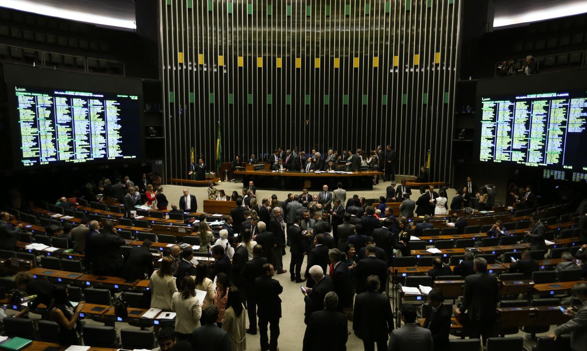 Brasília - Plenário da Câmara adia votação de pacote anticorrupção para a próxima terça-feira  (Fabio Rodrigues Pozzebom/Agência Brasil)