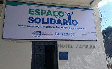 O antigo Hotel Popular, agora chamado Espaço Solidário, oferece estadia a quem não consegue voltar para casa depois do trabalho 