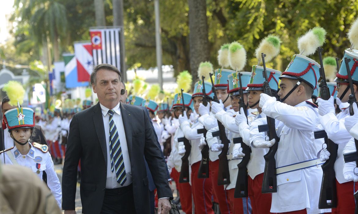 O presidente Jair Bolsonaro participa das comemorações dos 130 anos do Colégio Militar do Rio de Janeiro.