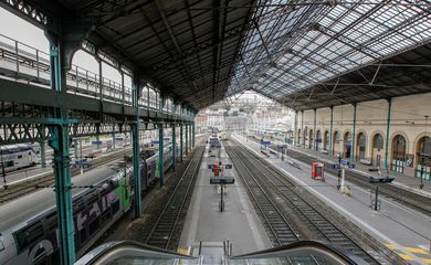 Vista das plataformas vazias na gare de Lyon, durante a greve nacional da SNCF