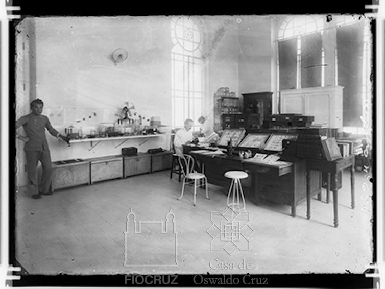 Instituto Oswaldo Cruz (IOC) Adolfo Lutz no laboratório