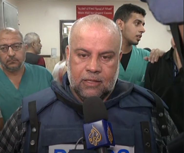 Brasília (DF) 26/02/2024 - O jornalista palestino Wael Al-Dahdouh, de 53 anos, fazia uma transmissão ao vivo quando recebeu um telefonema informando que sua esposa, dois dos seus filhos, de 7 e 15 anos, mais o neto, com poucos meses de vida, foram assassinatos por um bombardeio israelense, no dia 25 de outubro de 2023.
Frame da TV Al Jazeera/Divulgação