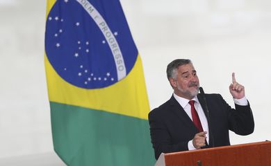 O ministro da Secretaria de Comunicação Social da Presidência, Paulo Pimenta, toma posse, no Salão Oeste do Palácio do Planalto