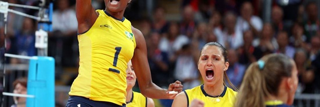 Imagem - Torcida comemora a vitória do vôlei feminino Torcida comemora a vitória do vôlei feminino