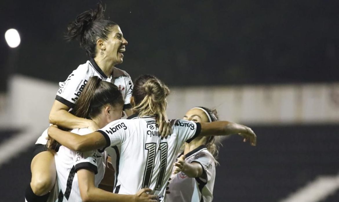 Corinthians estreia com vitória por 3 a 0 contra o estreante Napoli-SC no Brasileiro Feminino - em 17/04/2021
