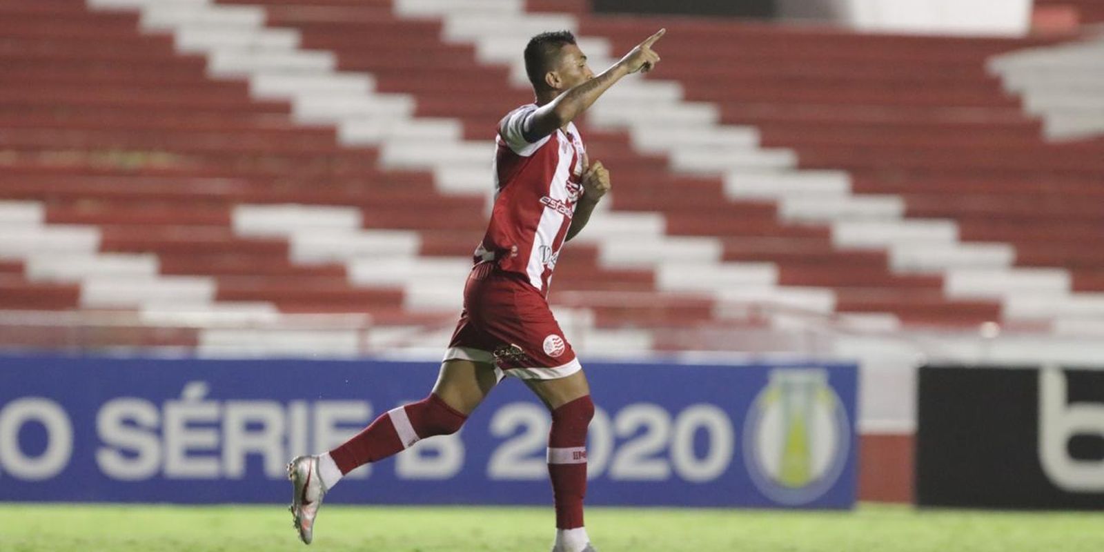 Em jogo com 4 pênaltis, Internacional vence Náutico e entra na zona de  acesso