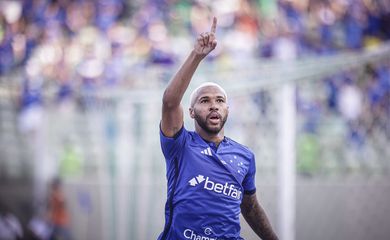 Wesley garante vitória do Cruzeiro por 2 a 1 contra Santos - Brasileiro 2023